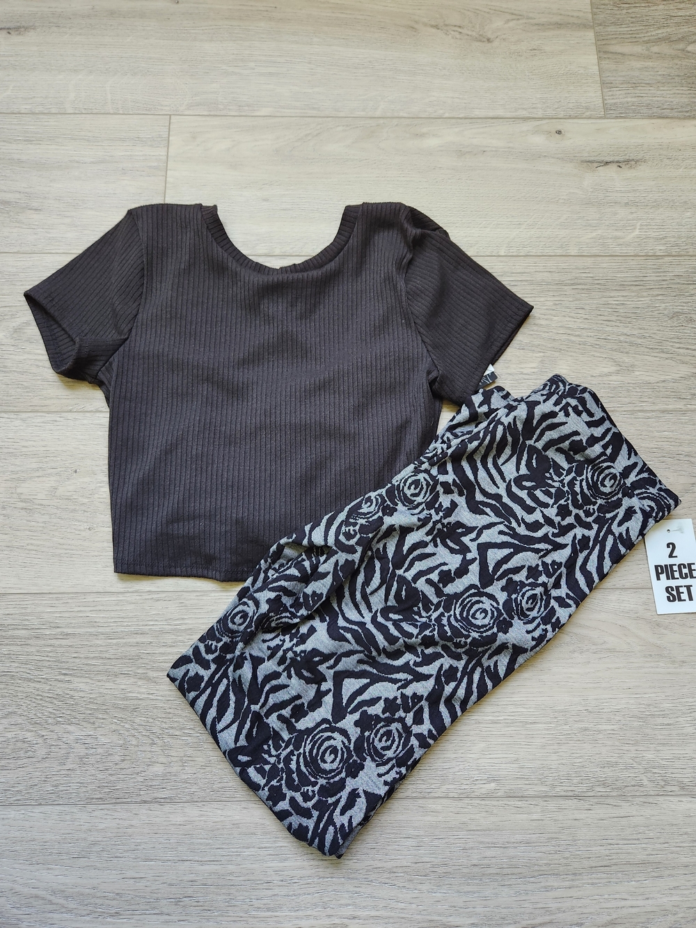 Lunachix Two Piece Set Womens Large Black Floral Leggings Cropped Top Nwt